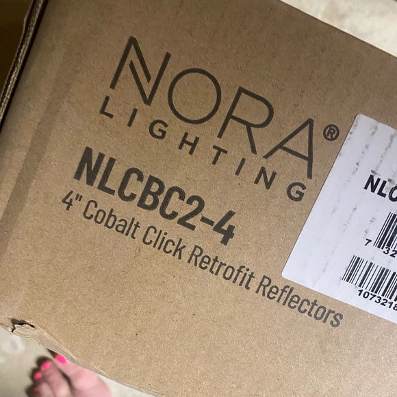Nora Lighting Cobalt Click 4" LED Square Recessed Trim can light - Picture 2 of 4